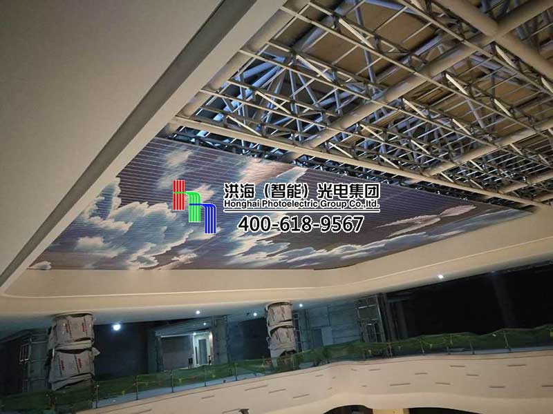 洪海LED天幕在臨沂齊魯園廣場(chǎng)正安裝施工！